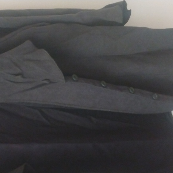 Black ruffled collar/cuff jacket. Light suedette like fabric. Size 18-20 - Picture 5 of 6